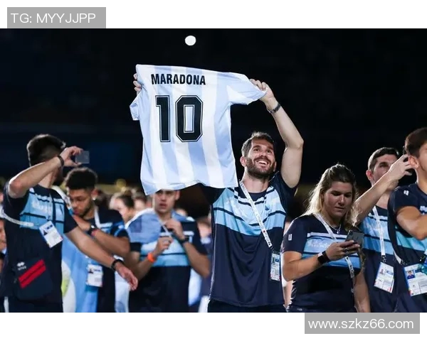 缅怀传奇足球巨星马拉多纳那不勒斯纪念活动盛大举行 缅怀传奇足球巨星马拉多纳那不勒斯纪念活动盛大举行